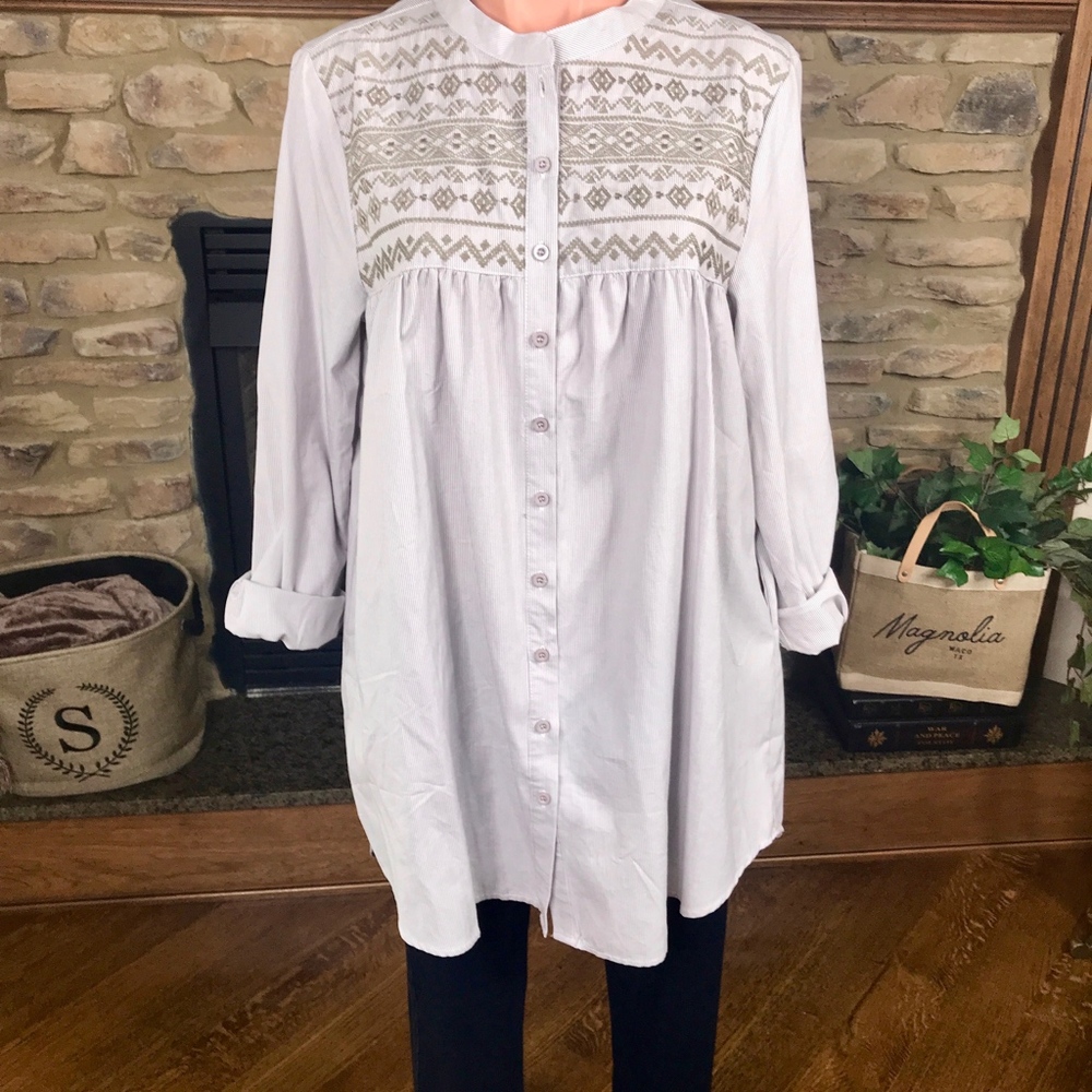 Embroidered Tunic-Length Button Down - Picture 4 of 8